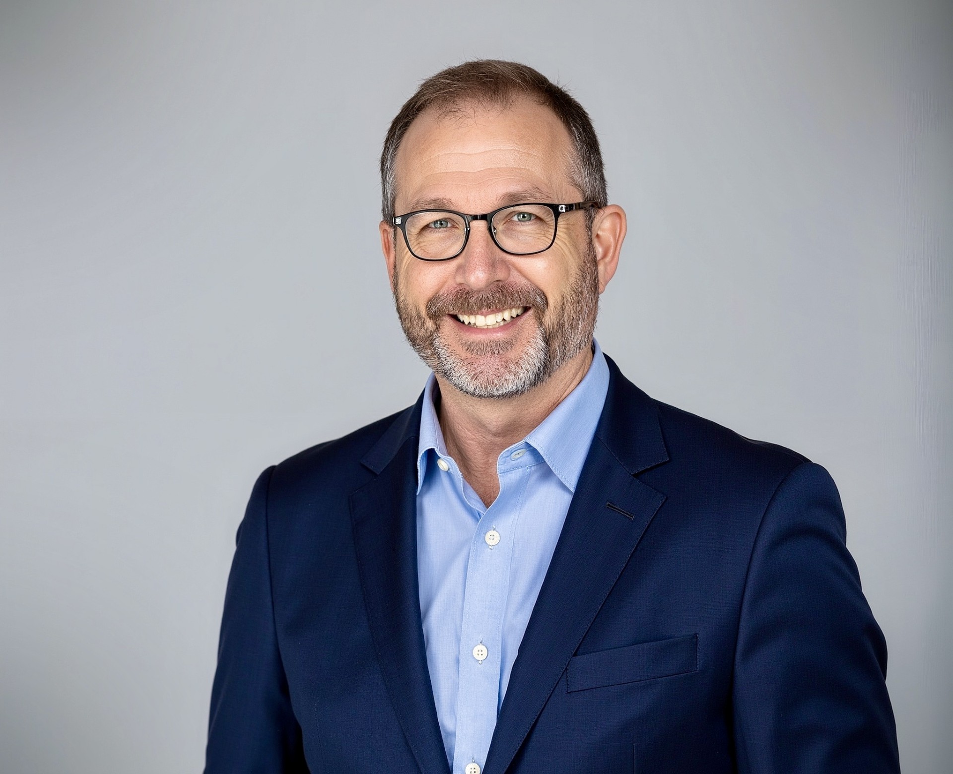 Professional portrait photo of Mike Fischer smiling.
